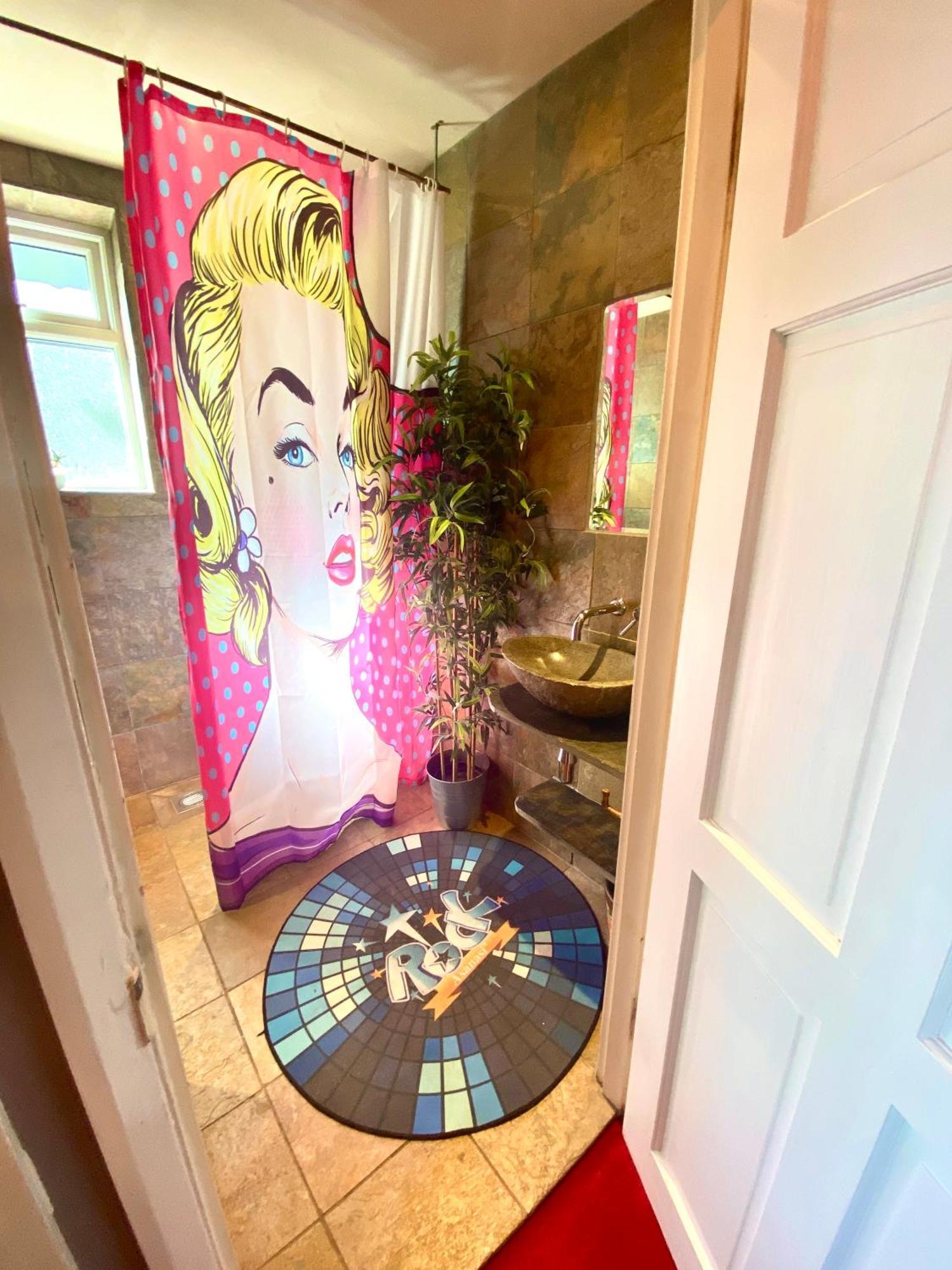 Pop Art Pad Heart Of Old Town With Parking! Apartment Hastings Exterior foto